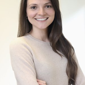 Caroline Norton Headshot.jpg
